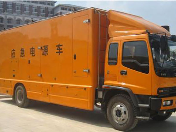 徐州冬季柴油发电机启动前，如何检查燃油系统中的积水？